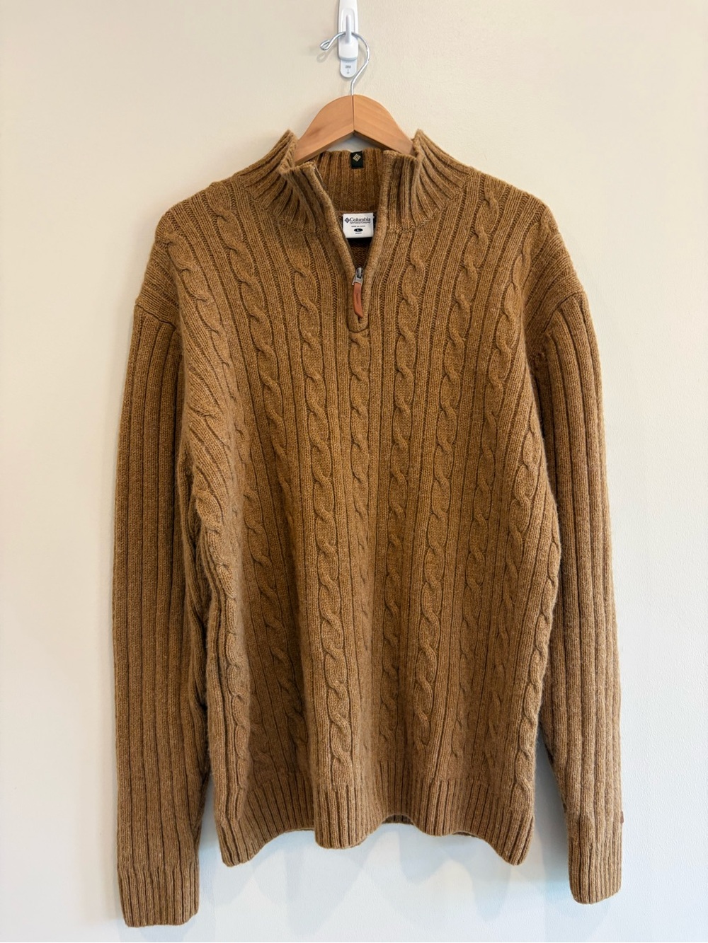 Columbia 100% Wool Cable knit Sweater in Great Condition Large.